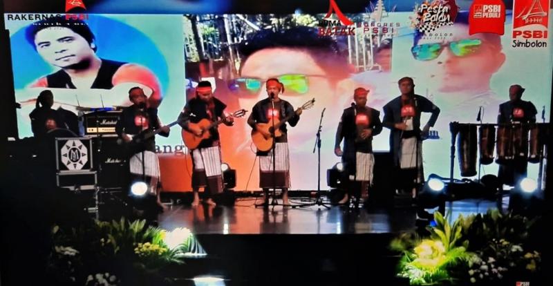 Konser Tribute to Marlundu yang diprakarsai PSIB (Persatuan Simbolon dan Boruna Indonesia) (foto: Rin Hindryati/Kalderakita.com)